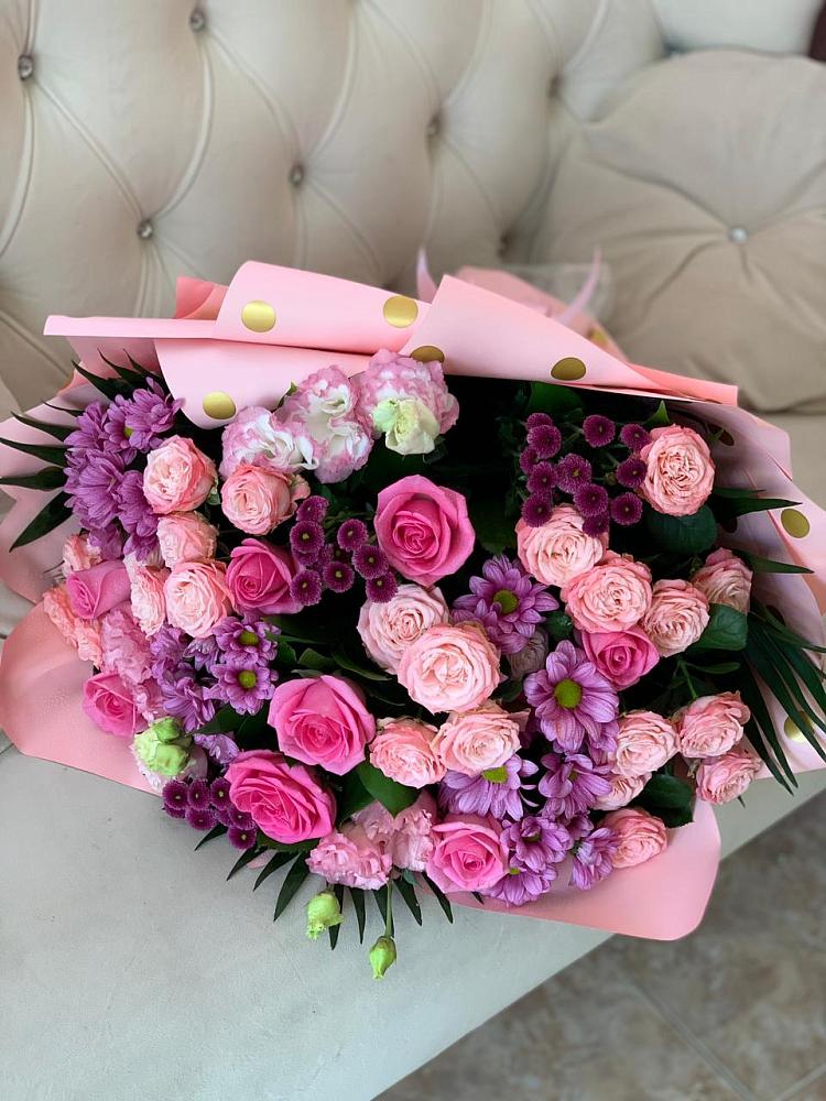 Букет цветов из: Хризантемы, Розы и Лизиантусы в Островцы