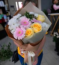 Букет цветов из:  Герберы, Розы и Хризантемы в Островцы