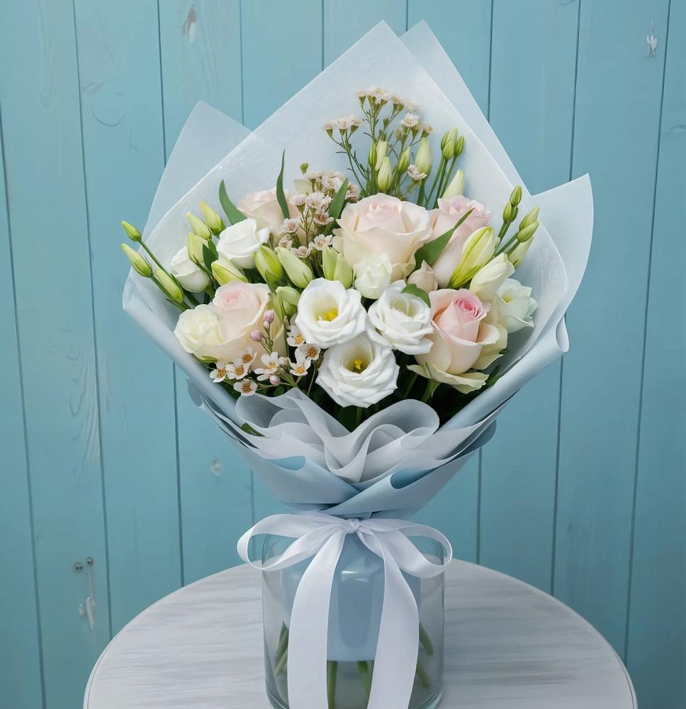 Букет цветов из: Розы и Лизиантусы в Островцы