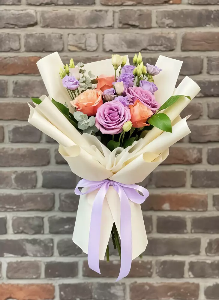 Букет цветов из: Лизиантусы и Розы в Островцы