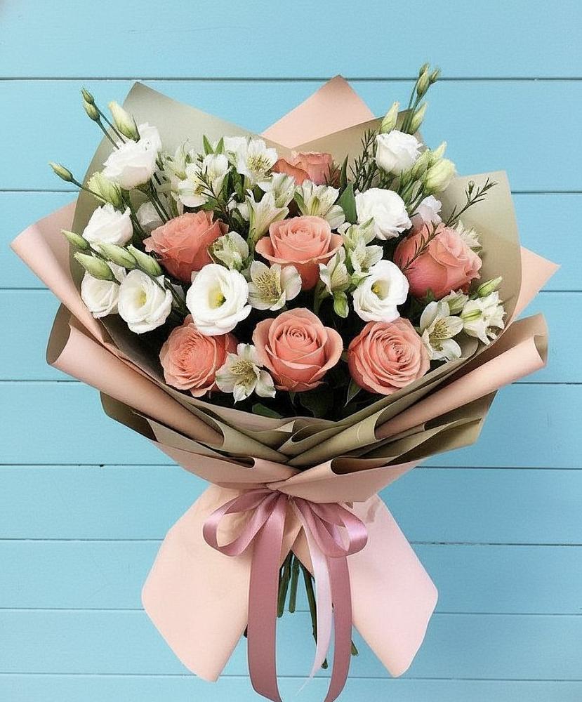 Букет цветов из: Розы, Альстромерии и Лизиантусы в Островцы