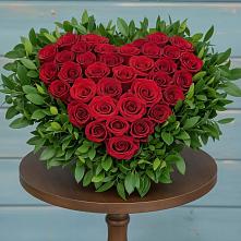 Цветочная композиция из Розы в виде сердца в Островцы