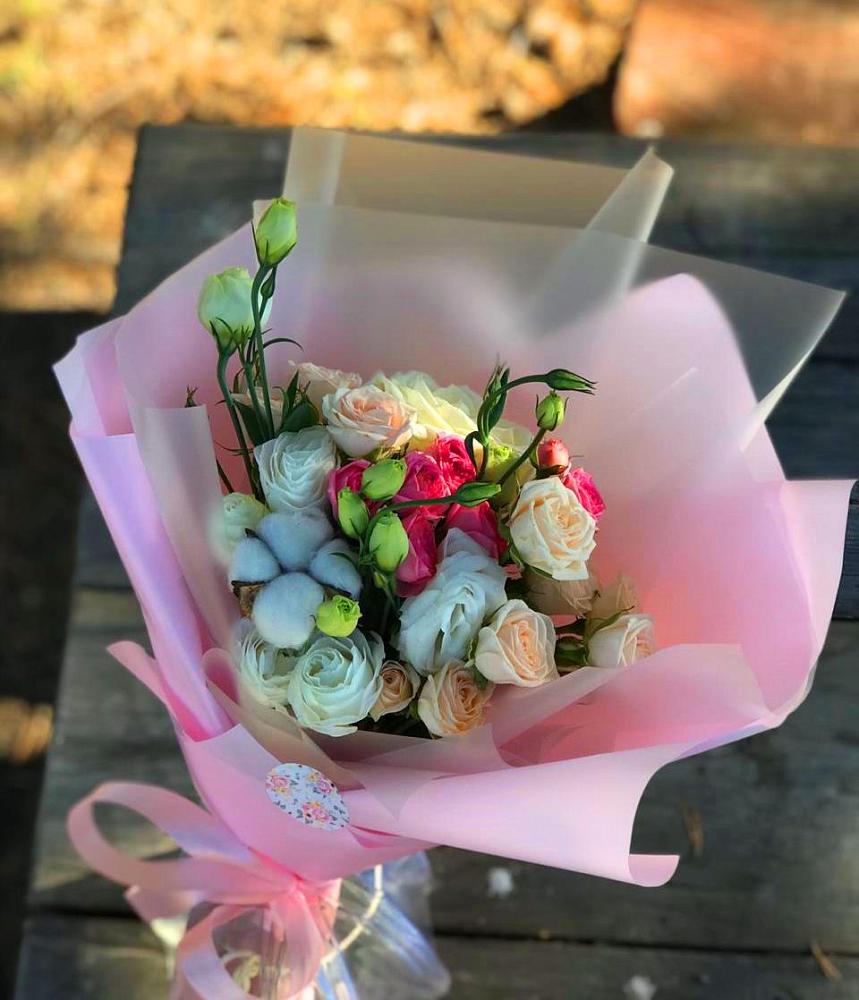 Букет цветов из: Розы и Лизиантусы в Островцы