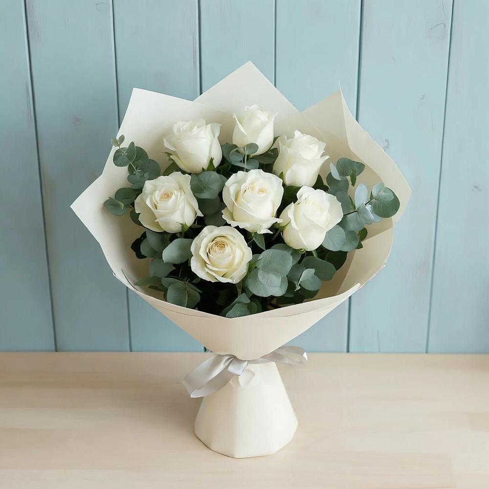 Букет Белые розы в Эвкалипте в Островцы