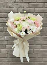 Букет цветов из:  Гвоздики, Розы, Лизиантусы и Хризантемы #REPLACE_PRED# Островцы