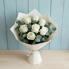Букет Белые розы в Эвкалипте в Островцы
