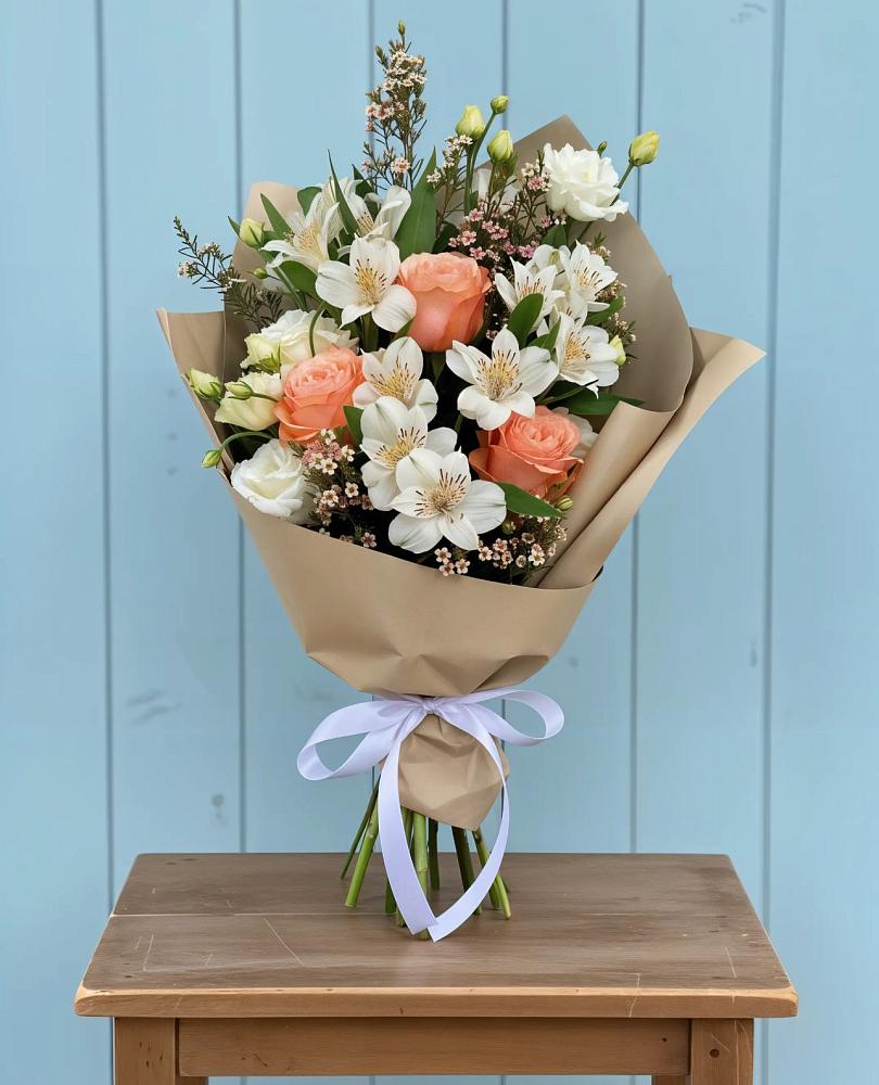 Букет цветов из: Альстромерии, Лизиантусы, Розы и Хризантемы в Островцы